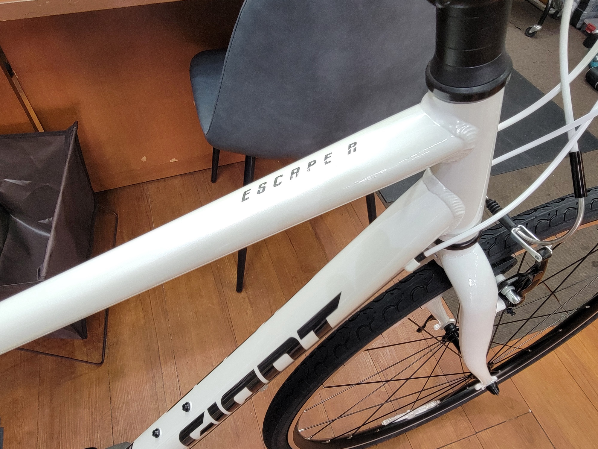 GIANT　ESCAPE R3_2025年モデル24